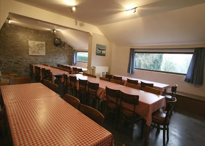 Group Getaway Villa, 度假居 *