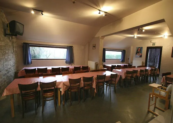 Group Getaway Villa, 度假居 *